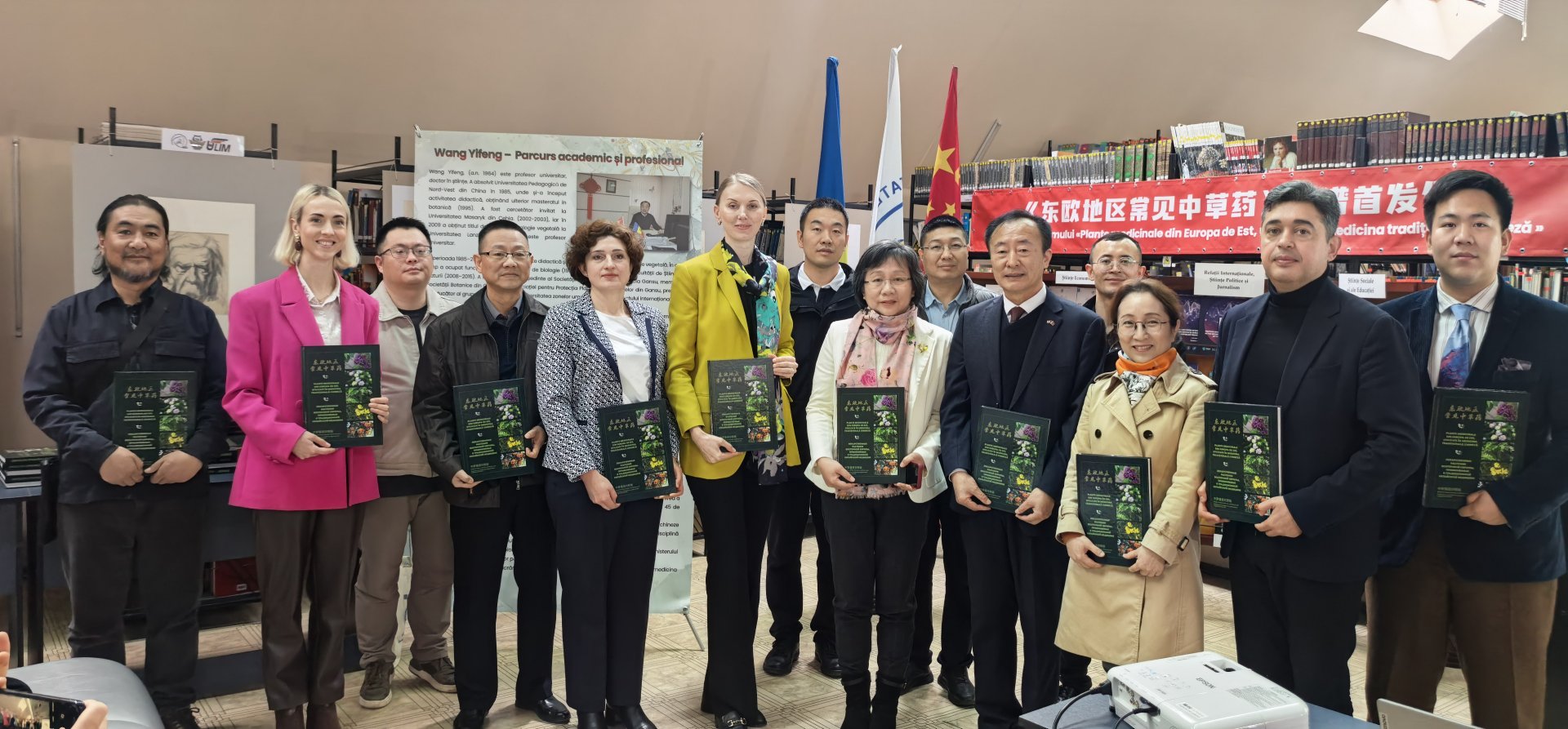 Plantele din Europa de Est utilizate în medicina chineză: carte semnată de savantul Wang Yifeng, lansată la Chișinău