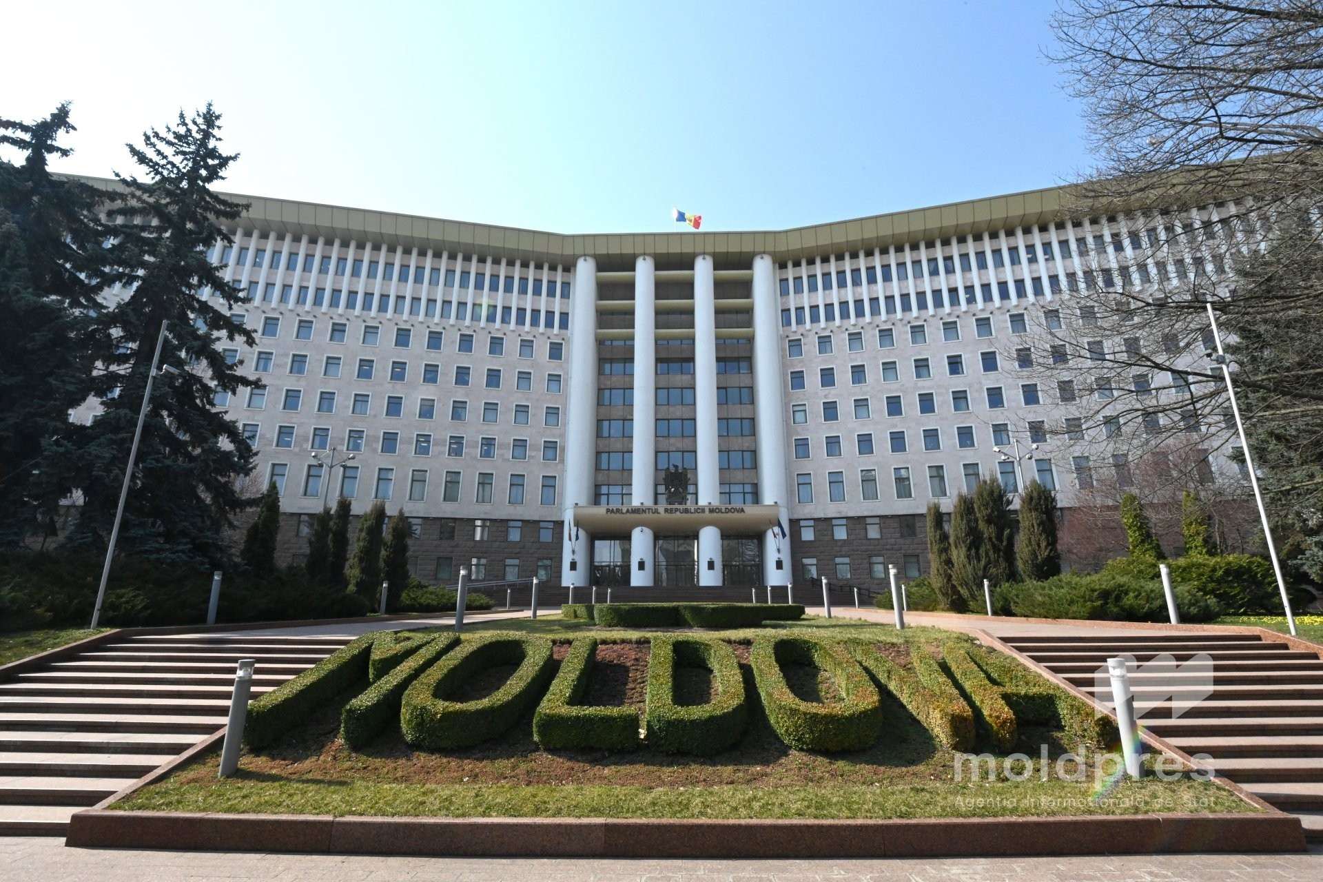 Parlamentul va examina vineri propunerea Guvernului de încetare a stării de urgență în sectorul energetic