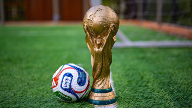 Spectacolul fotbalistic mondial începe astăzi