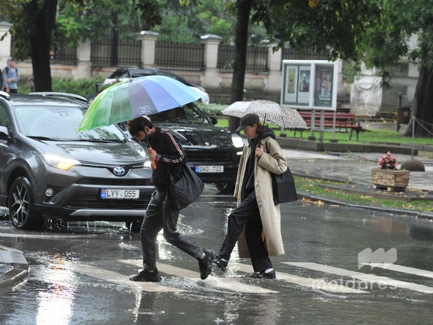 Vremea instabilă se menține: precipitații în întreaga țară, prognozate pentru miercuri