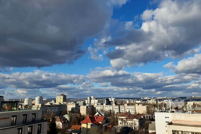 Vreme instabilă, cu ploi de scurtă durată și intensificări ale vântului, prognozată de meteorologi pentru următoarele zile