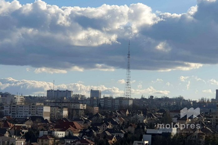 Meteorologii anunță frig și ploi slabe pentru vineri, 10 aprilie