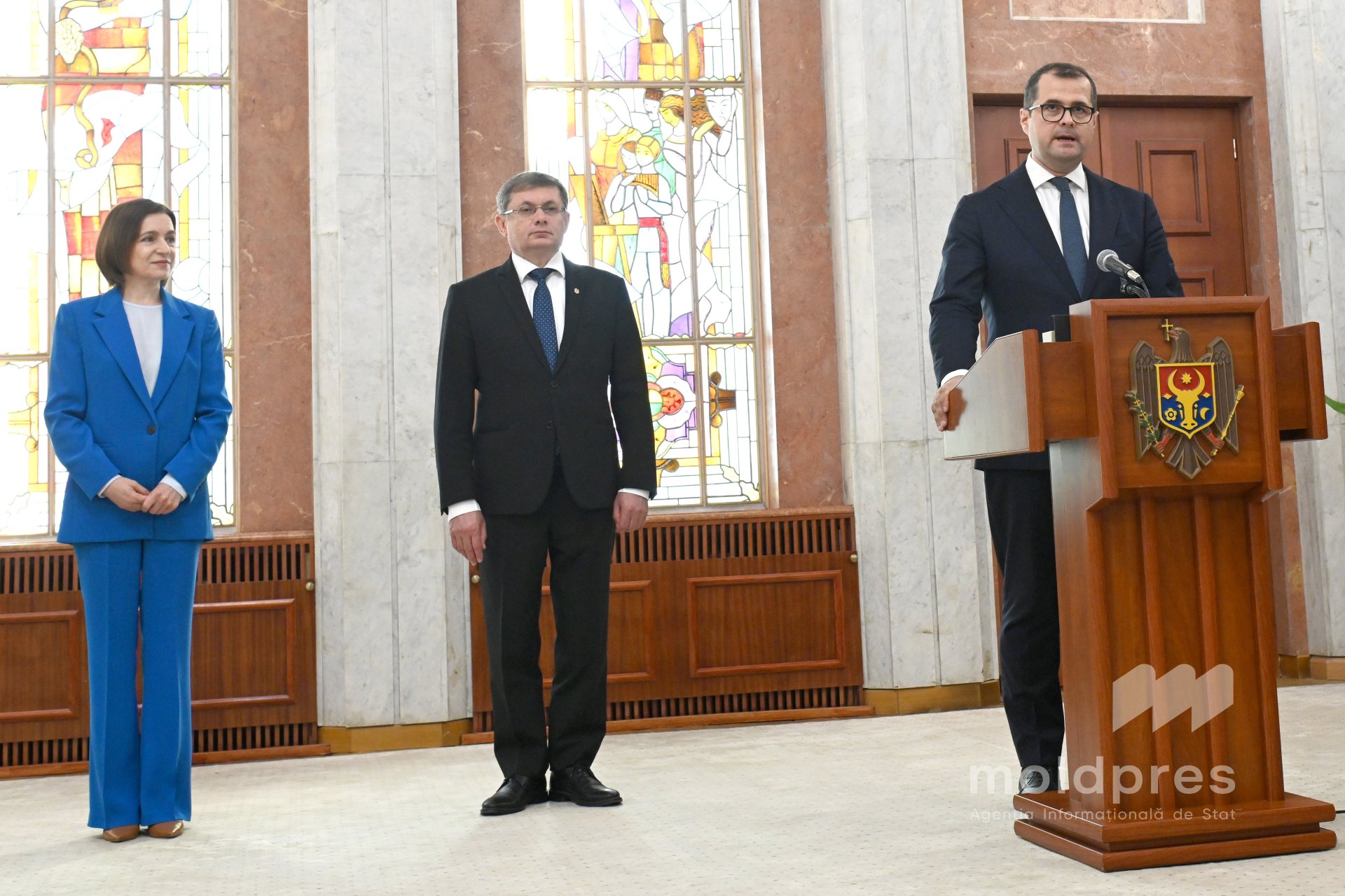 GALERIE FOTO // Guvernul condus de Vasile Tofan a depus jurământul de învestire
