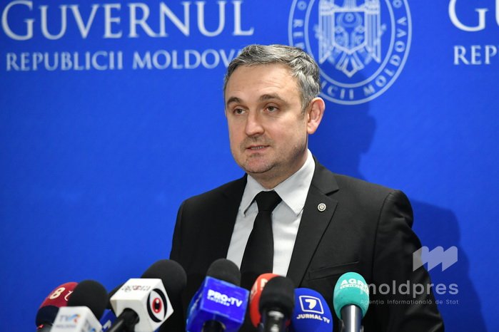 Culture minister calls for calm in conflict over church in central Moldova settlement