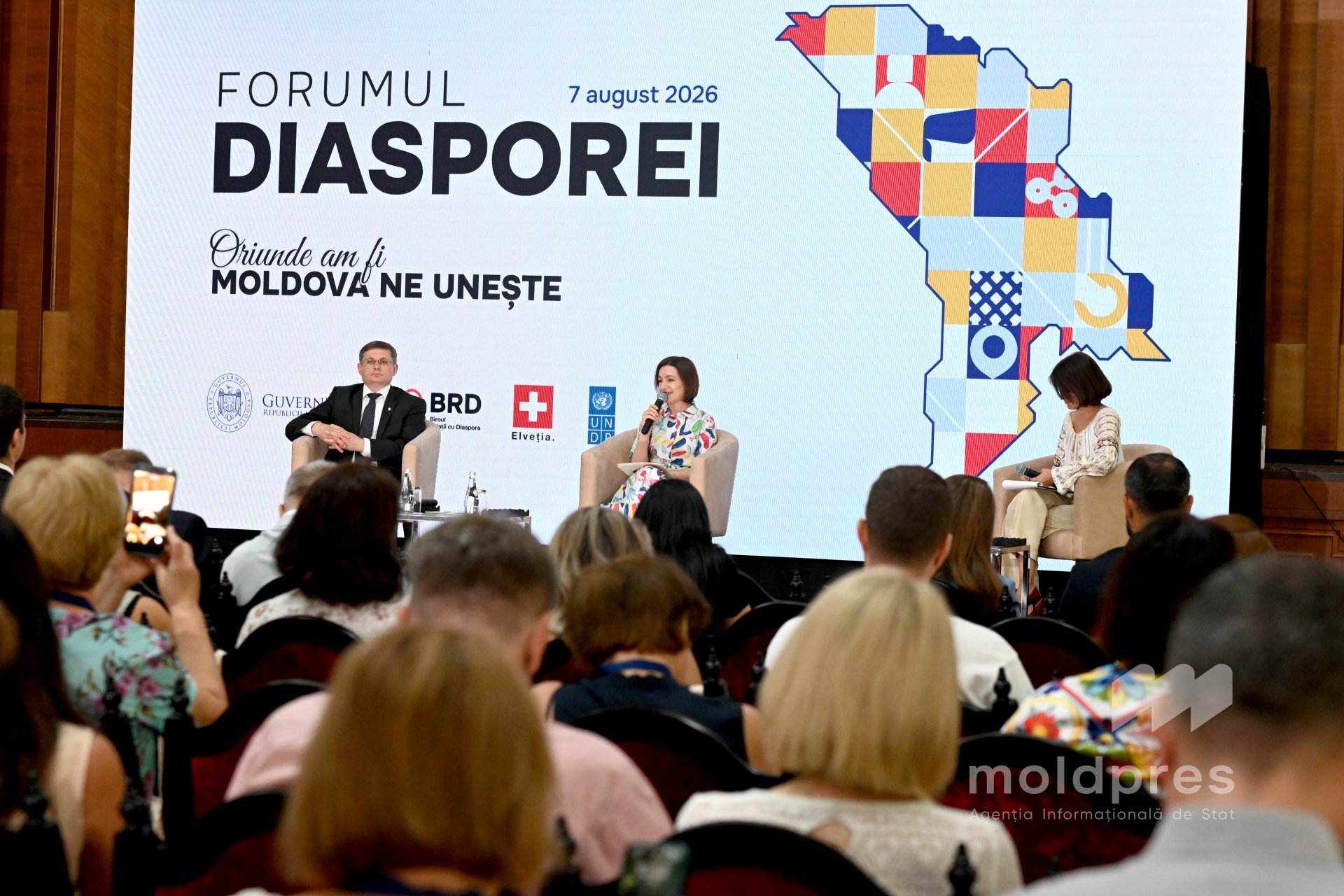 GALERIE FOTO // Cetățeni de acasă și de peste hotare s-au reunit la Forumul Diasporei pentru dialog și implicare în dezvoltarea Republicii Moldova