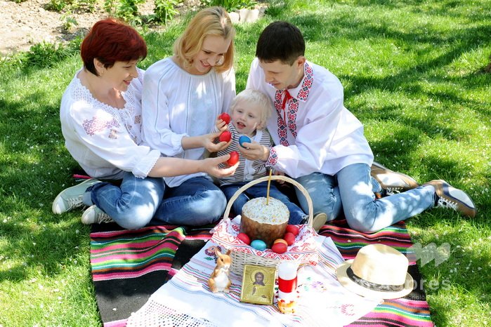 Creștinii ortodocși sărbătoresc Sfintele Paști. Părintele Viorel: „Să căutăm pacea in inima noastră, lumina Învierii să o transmitem tuturor”