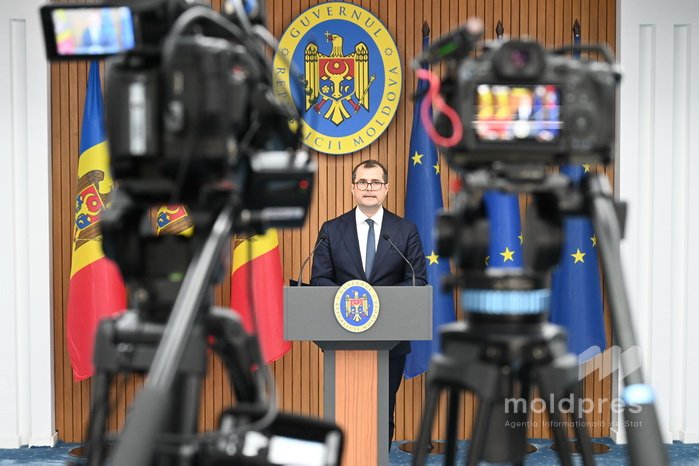 Prioritatea absolută este apa potabilă pentru oameni, anunță premierul Vasile Tofan. Măsuri dispuse pentru furnizori, agenți economici și autorități locale