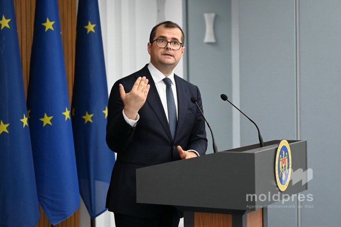VIDEO // Premierul Vasile Tofan anunță rezultatele analizei preliminare a „salariilor nesimțite” și principalele soluții propuse de Guvern