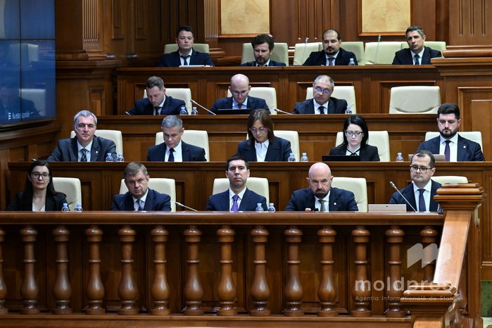 Guvernul condus de Vasile Tofan a primit votul de încredere al Parlamentului: „Vom asculta, vom decide și vom implementa. Aleg să muncim pentru o economie europeană și un stat eficient”