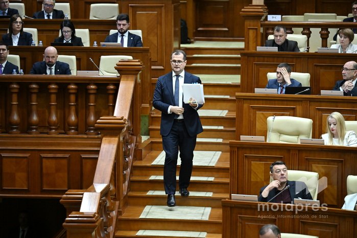 Premierul desemnat, Vasile Tofan, a prezentat în Parlament Programul de activitate și componența noului Guvern: „Am un plan pentru această țară și sunt hotărât să mă bat pentru o economie mai puternică, pentru un stat mai eficient și pentru o viață mai bună pentru oameni”