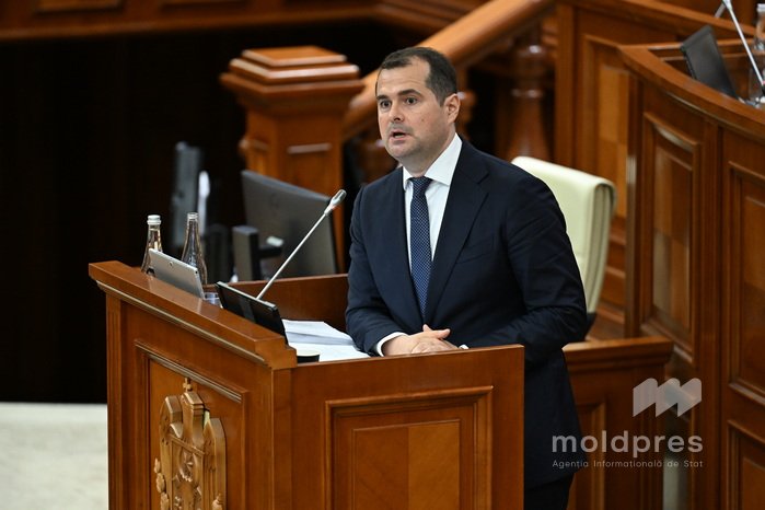 Vasile Tofan, în Parlament: „Îmi propun să fiu un premier care unește țara și care are curajul să implementeze reformele necesare”