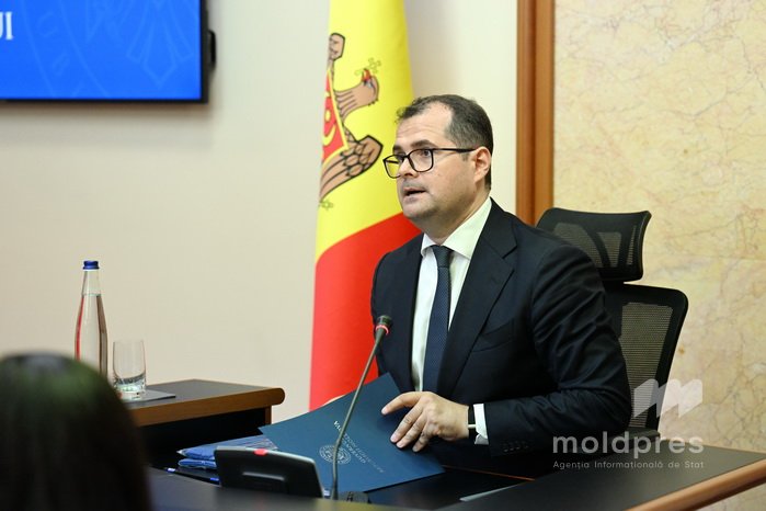 VIDEO // Premierul Vasile Tofan solicită elaborarea unui pachet de măsuri pentru reducerea controalelor excesive asupra antreprenorilor