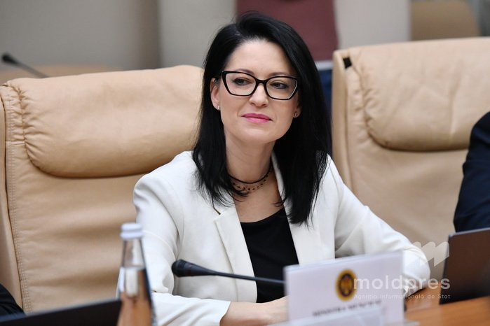 VIDEO // Ministra Natalia Plugaru explică modificările privind concediile: „Indemnizația acordată angajaților nu va scădea”