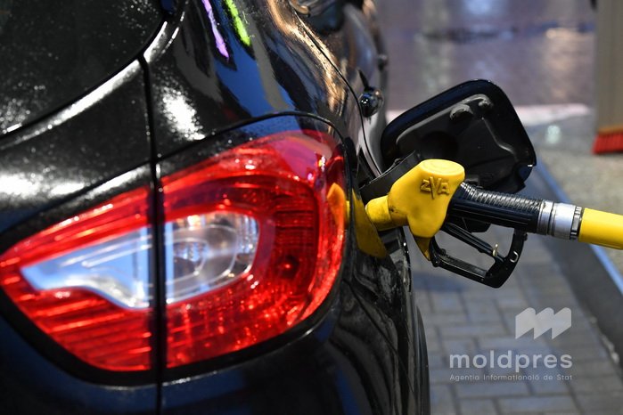 Prețurile la carburanți, analizate de Parlament în cadrul unor audieri publice