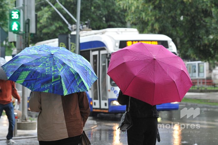 METEO // Meteorologii prognozează pentru ziua de joi ploi de scurtă durată și temperaturi de până la 27 de grade Celsius