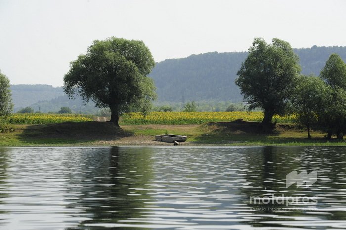 Ploi slabe de scurtă durată, prognozate de meteorologi pentru zilele de odihnă