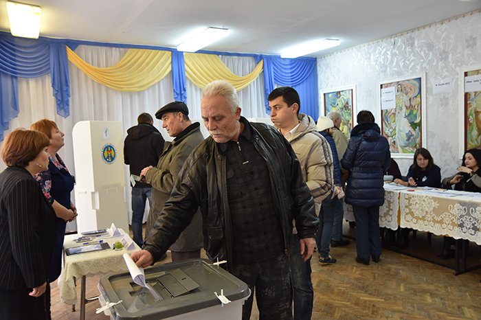 Over eight per cent of population vote by 10.00 a.m. in Moldova 
