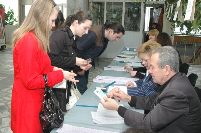 Over 57 thousand people vote by 17.00 at presidential election runoff in Gagauzia, Moldova
