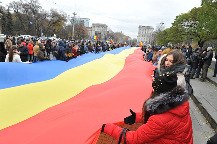 Over 1,000 young Moldovans protest against presidential polls' results
