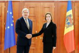 UE simte datoria să ajute R. Moldova în aceste mom