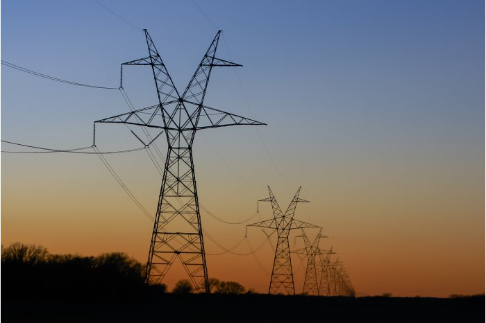 Две высоковольтные ЛЭП отключились, населенные пункты центра и юга Молдовы остались без электричества