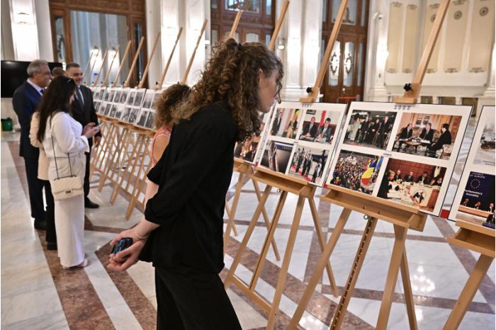 ФОТО Агентство «Молдпрес» и посольство Молдовы в Бухаресте открыли выставку уникальных фотографий в Сенате Румынии