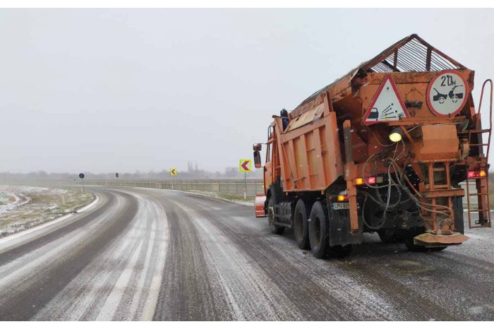 Drumarii avertizează șoferii să circule cu prudență în condiții de ghețuș pe traseele naţionale