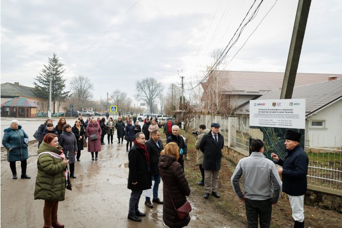 Street illumination set in south-east Moldova village, with USAID's support 