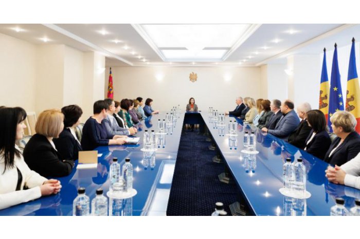 Moldovan president, teachers discuss referendum on Moldova's accession to EU 