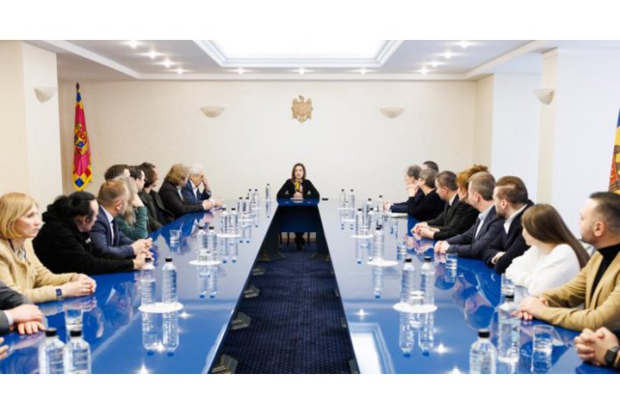 Moldovan president, more culture people discuss referendum on Moldova's accession to EU   