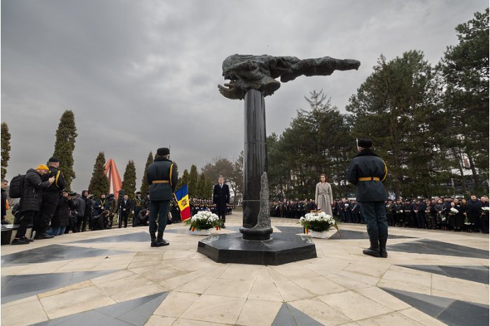 Parliament speaker participates in ceremony on commemoration of heroes who fought for defence of Moldova's independence, integrity 