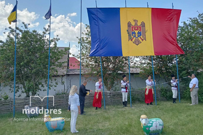 FOTO Record naţional ucrainean: Cel mai mare Drape