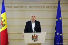 The head of the parliament’s commission for elucidating all circumstances of the robbing of Moldova’s banking system and investigation of the bank fraud, Alexandru Slusari, holds a news briefing    '