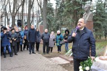 Bust of writer Dumitru Matcovschi unveiled in Chisinau'