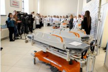 Официальная церемония передачи медицинского оборудования Институту скорой помощи'