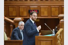 Parlamentul a acceptat demisia Guvernatorului şi viceguvernatorului BNM.  Sergiu Cioclea a fost ales Guvernator al BNM'