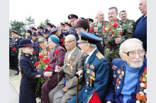 Oficiali ai țării, veterani, orăşeni şi oaspeţi ai capitalei, au comemorat eroii căzuţi în cel de-al Doilea Război Mondial'